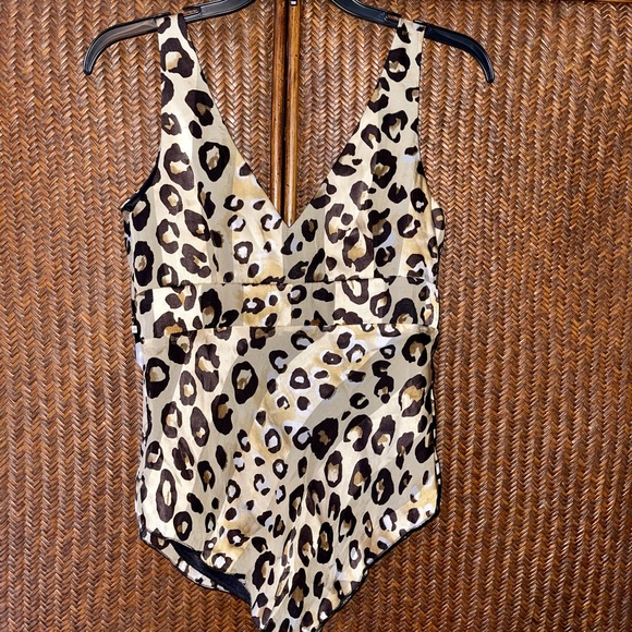 Cache Animal Print Sexy sequin low cut Holiday Cocktail Party S top - Picture 5 of 6